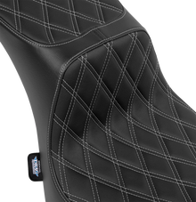 DRAG SPECIALTIES SEATS Performance Predator 2-Up Seat - Vinyl - Double Diamond - Silver Thread - FL '00-'17 4689C