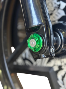 PAUL YAFFE BAGGER NATION Y-Axle with Turret Style Axle Cover Kit - Custom - Front - Green - 25 mm PYO:YAXLE-08-HT-GN