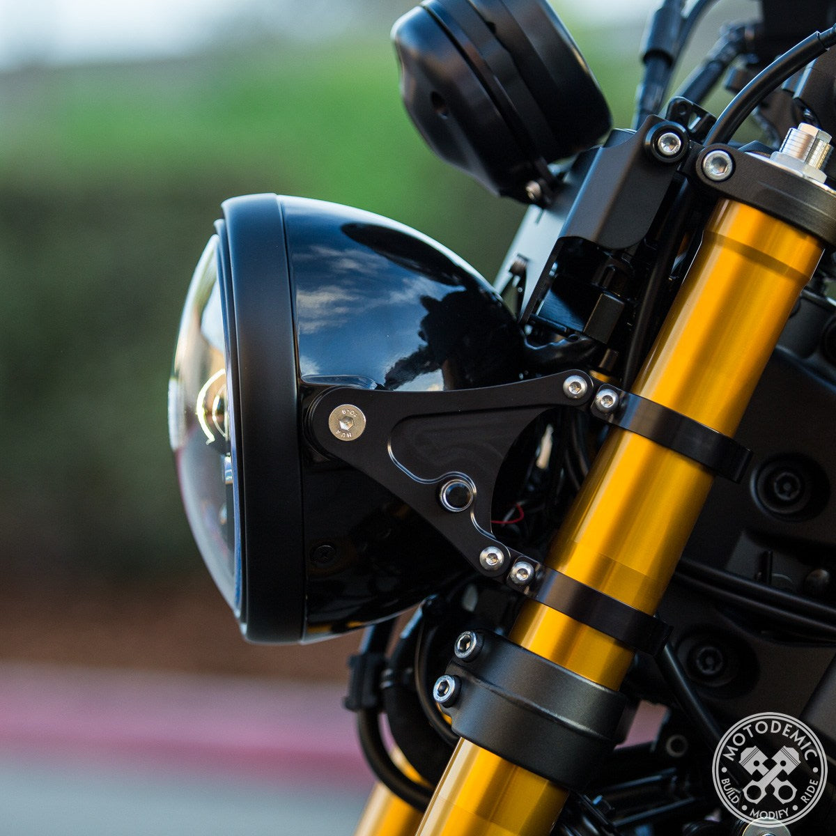 Motodemic 7 inch Classic Style LED and Round Halogen Headlight Kit