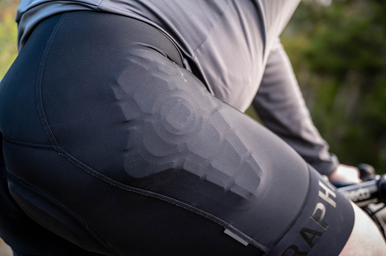 G-FORM Detachable Hip Guards - S/M HP5902018