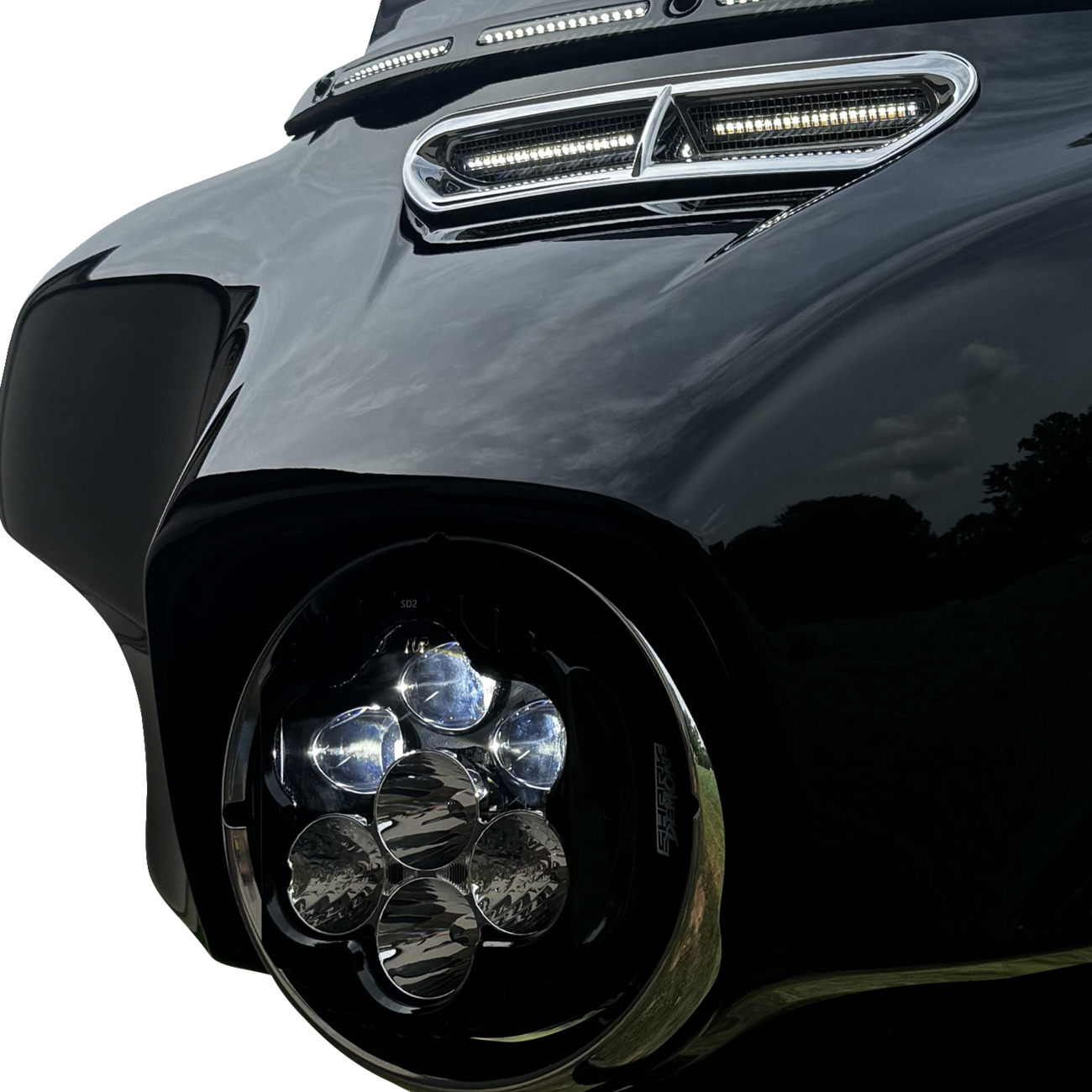 CUSTOM DYNAMICS LED Headlight - Shark Demon® - Harley-Davidson® SD2-BW-W