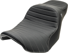 SLYFOX Chariot Seat - Silver Classic Stitch - Silver Logo - FLH/FLT '09-'23.5 4723B