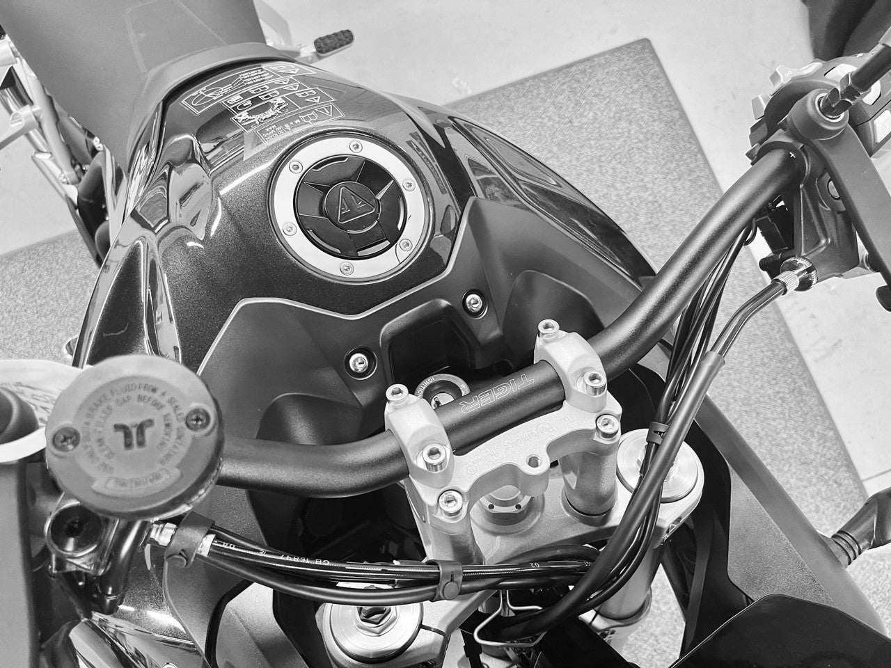Handlebar Risers Silver W/Ram Ball Tri