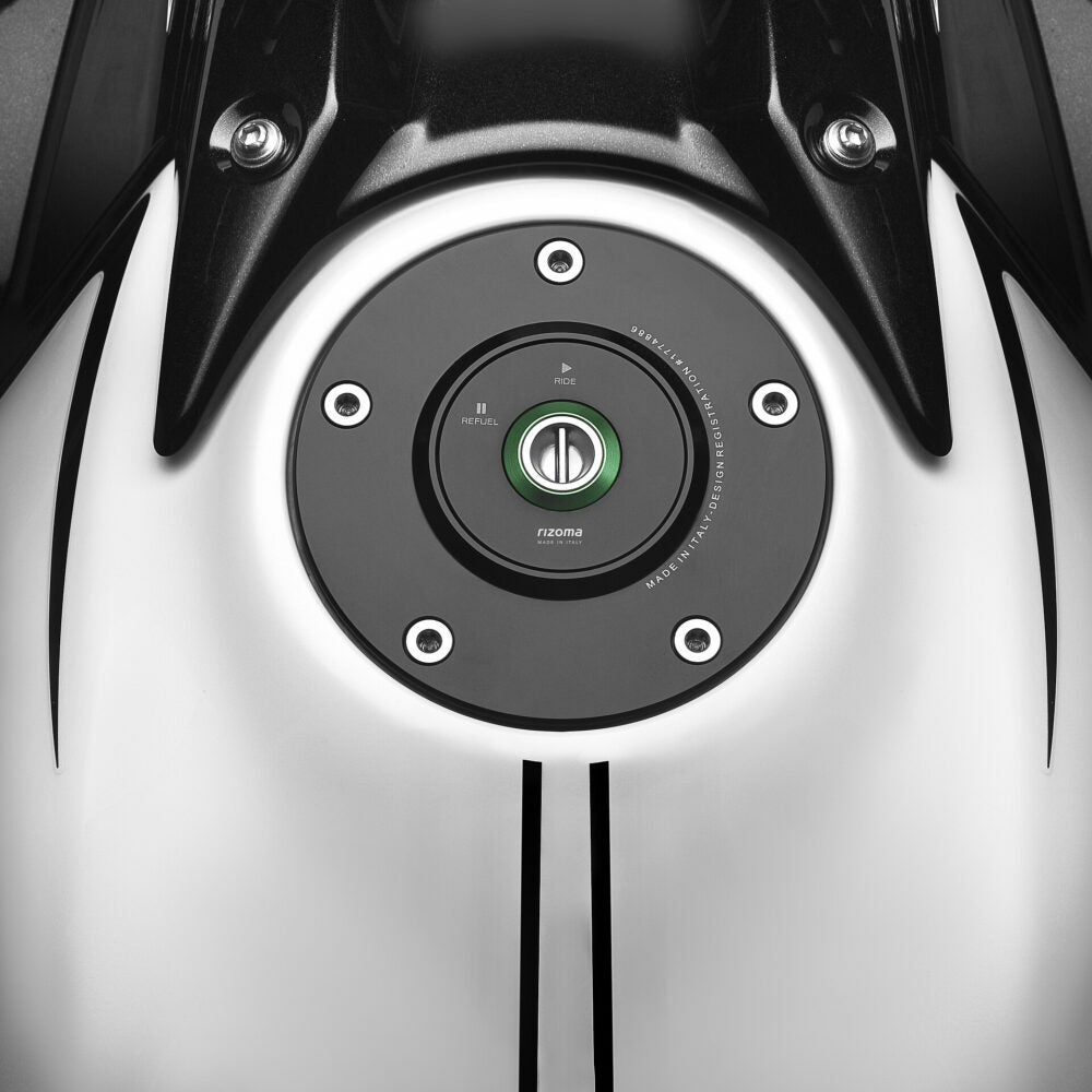 Gas Cap Locking Black/Green Kaw
