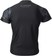 SLIPPERY Rashguard - Short-Sleeve - Black/Camo - XS 3250-0135