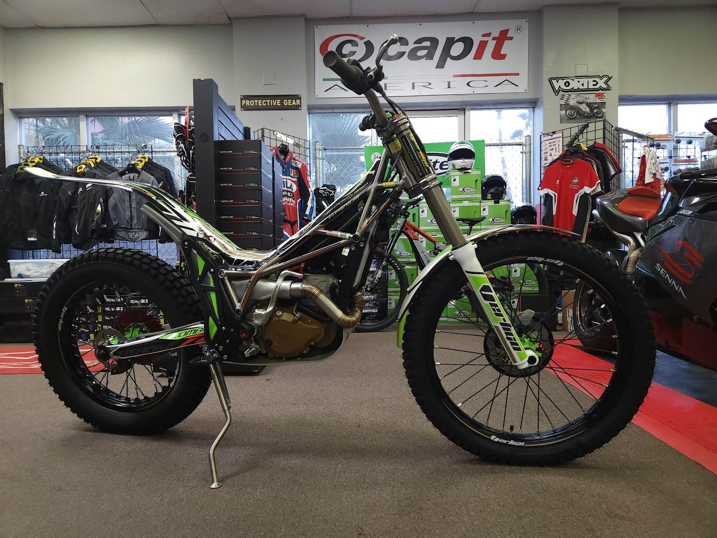 2018 Vertigo Combat Titanium R 250 - BRAND NEW