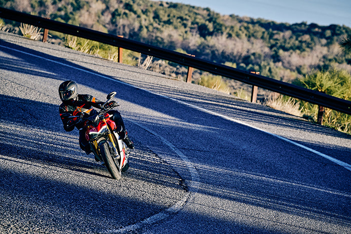 Pirelli Diablo Rosso IV Corsa Tires